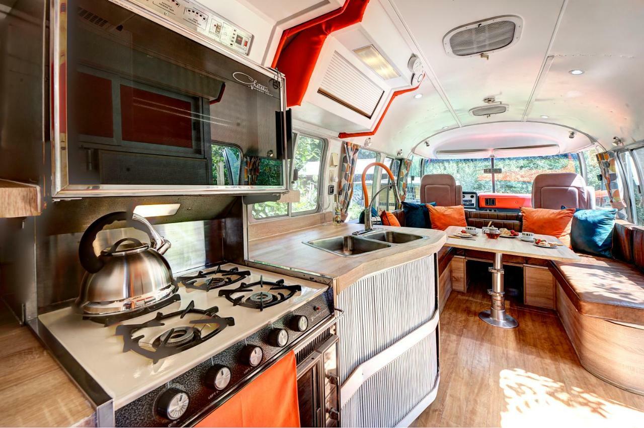 Glamping 1970 American Airstream Motorhome Ponsanooth 외부 사진